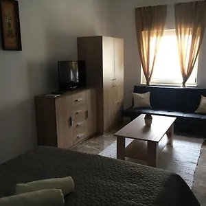 Nana Apartmanhaz Apartament